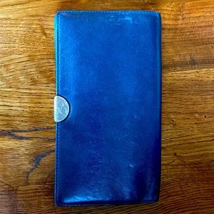 Coach wallet 8 card slots, zipper pouch, magnetic snap closure